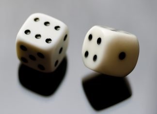 Throwing the dice to represent short selling as betting