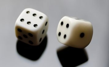Throwing the dice to represent short selling as betting